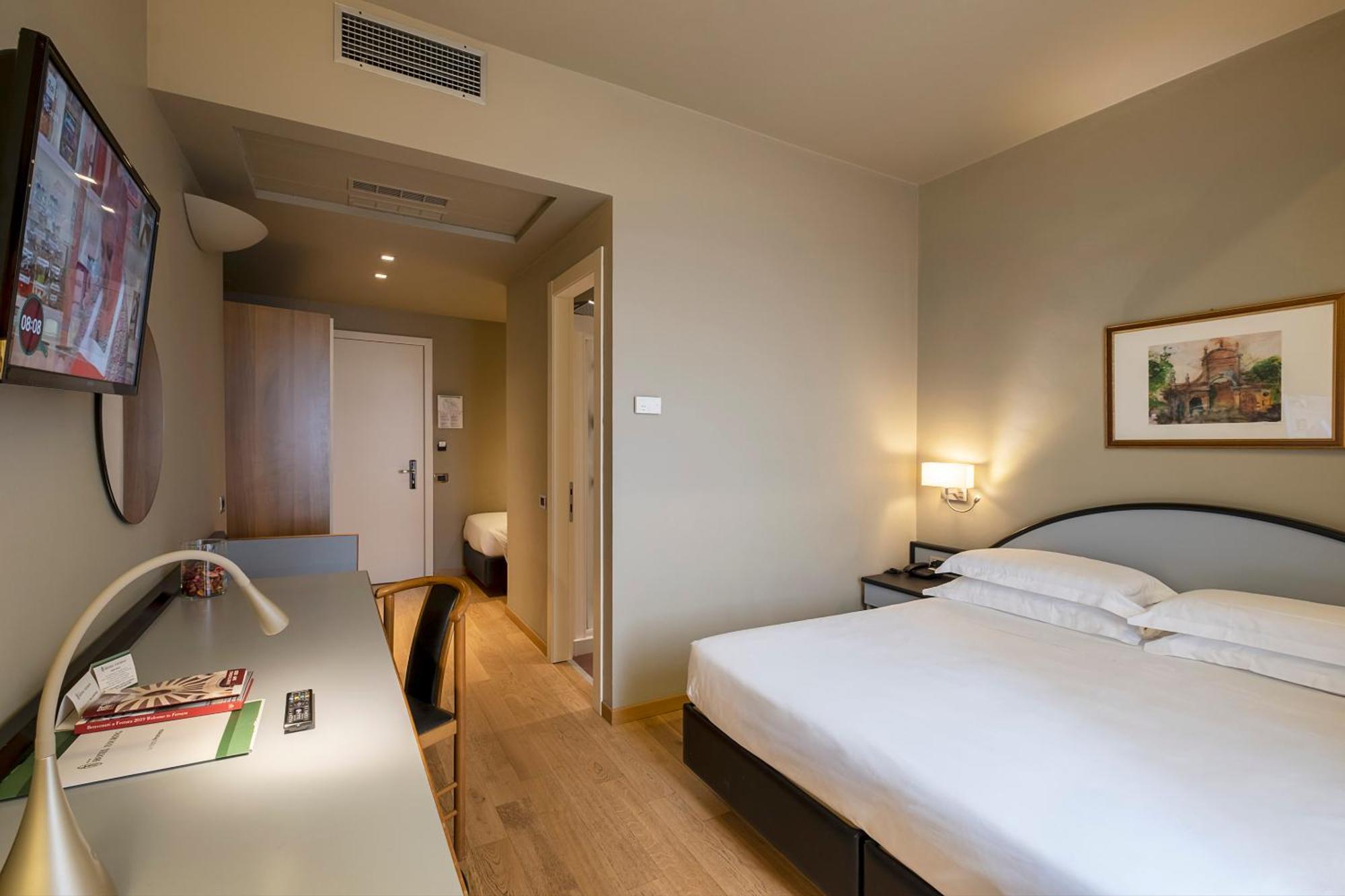 Hotel Touring Ferrara Pokoj fotografie